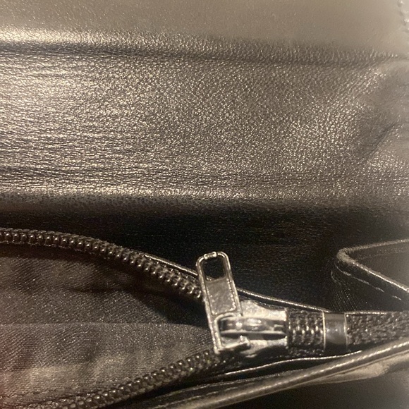 CHANEL LONG TRAVEL WALLET LAMBSKIN INTERIOR - Picture 11 of 14